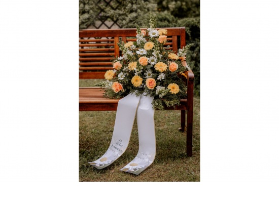 Gesteck orange Rosen, weißes Löwenmaul Nr.23