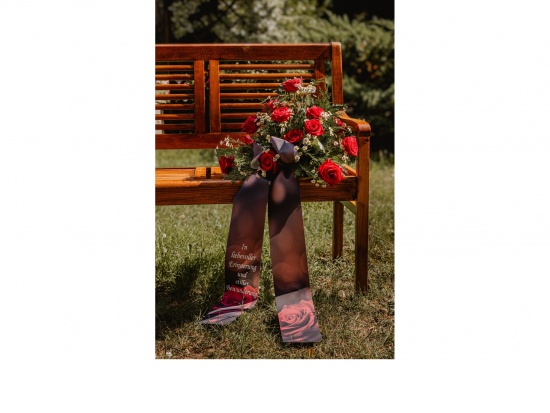 Gesteck rote Rosen und Kamille Nr.9