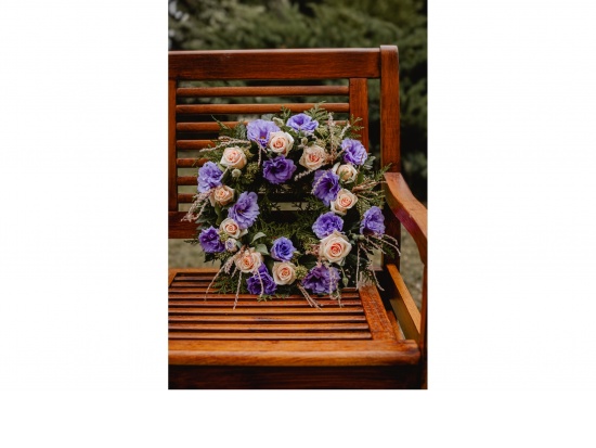 Kranz lila Eustoma u. creme Rosen Nr.19